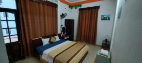 Khách sạn Alex Hotel